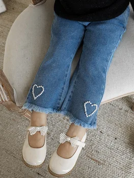 2023 Детские Весенне-осенние джинсы для девочек, хлопковые джинсовые брюки с заплатками Love Pearl, стрейчевые винтажные расклешенные брюки, детские джинсы для девочек