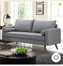 Стильный диван Calden с ножками-шпильками, серая ткань